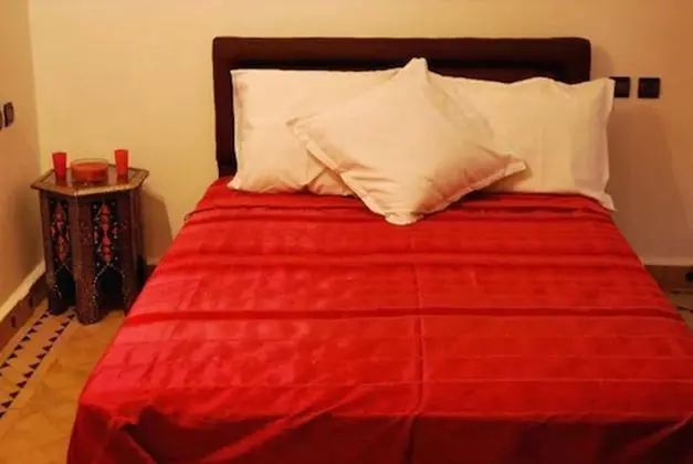 Tek Büyük Yataklı Oda (Piano)