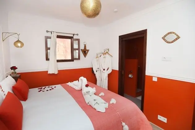 Standard Tek Büyük veya İki Ayrı Yataklı Oda, Banyolu/Duşlu