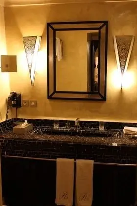 Junior Süit, 1 Büyük (Queen) Boy Yatak