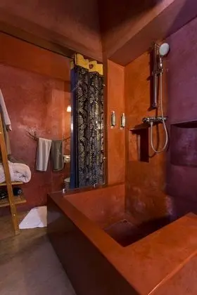 Superior Tek Büyük veya İki Ayrı Yataklı Oda, Banyolu/Duşlu, Avlu Manzaralı