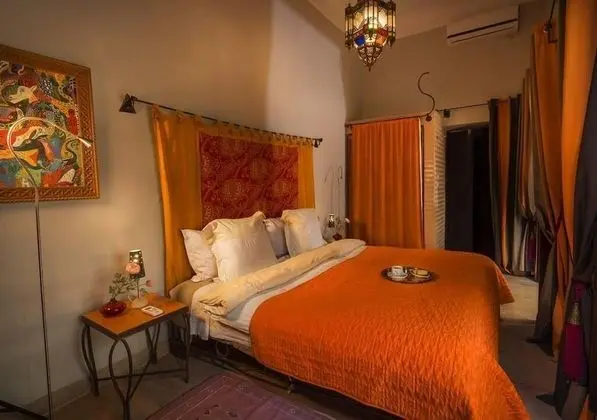 Superior Tek Büyük veya İki Ayrı Yataklı Oda, Banyolu/Duşlu, Avlu Manzaralı