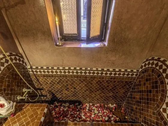 Standard Suite, Non Smoking, Bathtub / Santal Blanc