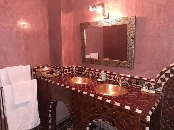 Standard Suite, Non Smoking, Bathtub / Santal Blanc