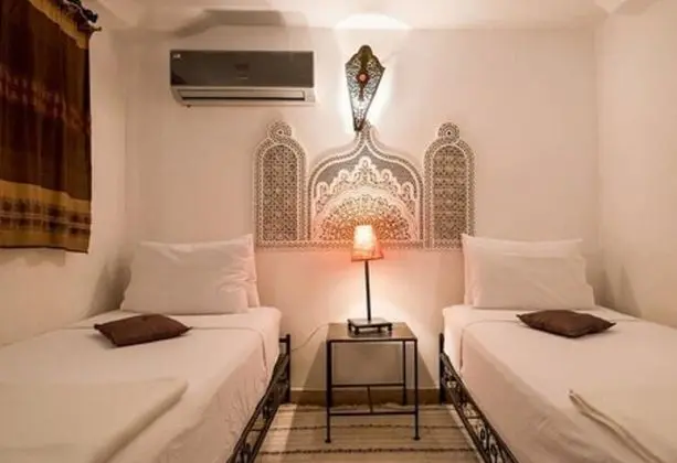 Basic Oda, 2 Tek Kişilik Yatak, Özel Banyo, Köşe