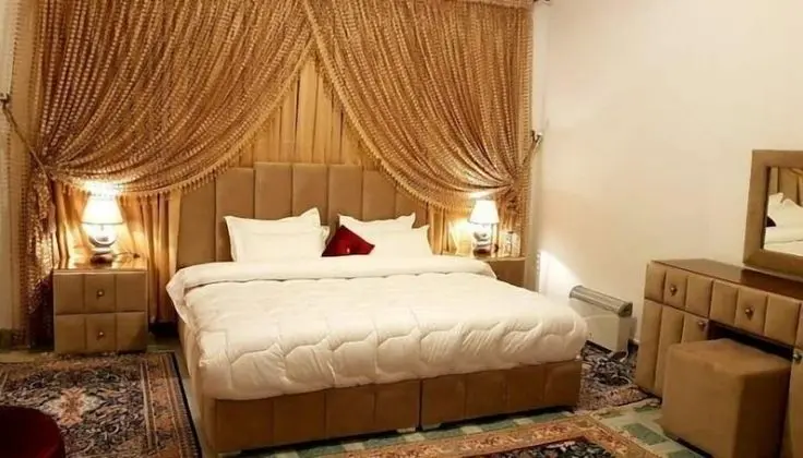 Deluxe Oda, 1 En Büyük (King) Boy Yatak (Mouly Younes)