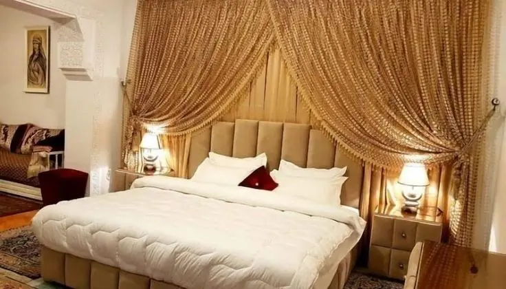 Deluxe Oda, 1 En Büyük (King) Boy Yatak (Mouly Younes)