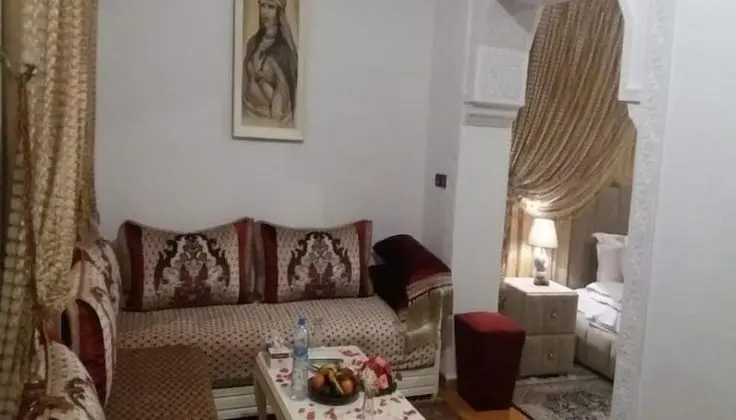 Deluxe Oda, 1 En Büyük (King) Boy Yatak (Mouly Younes)