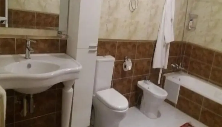 Deluxe Oda, 1 En Büyük (King) Boy Yatak (Mouly Younes)