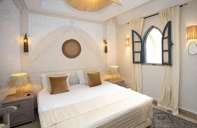 Deluxe Tek Büyük veya İki Ayrı Yataklı Oda, Buzdolabı, Avlu