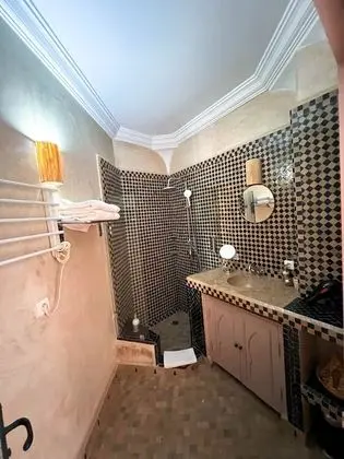 Deluxe Tek Büyük veya İki Ayrı Yataklı Oda, Buzdolabı, Avlu