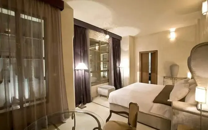 Tek Büyük veya İki Ayrı Yataklı Oda (Ambregris)