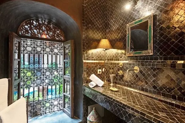 Basic Tek Büyük Yataklı Oda (Shower - Cuir Mauresque)