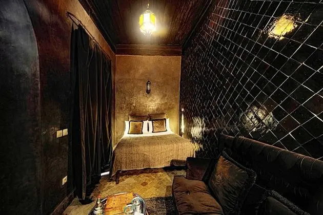 Basic Tek Büyük Yataklı Oda (Shower - Terre d'ombre)