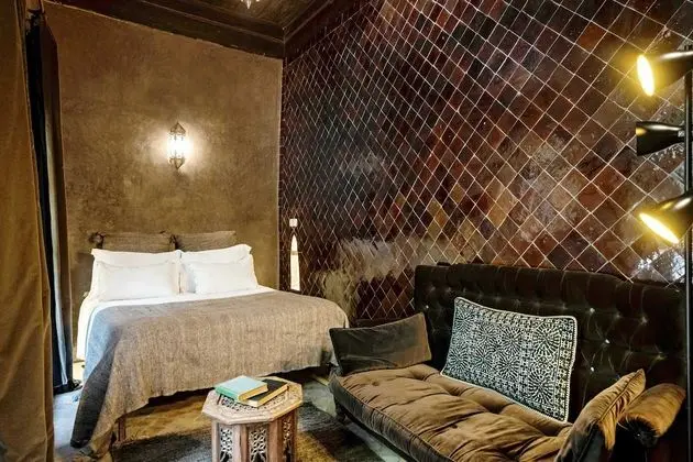 Basic Tek Büyük Yataklı Oda (Shower - Terre d'ombre)