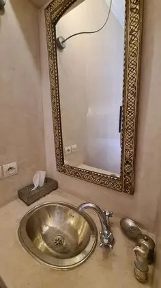 Tek Büyük Yataklı Oda (The Laziza Double Room)