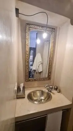 Tek Büyük Yataklı Oda (The Laziza Double Room)