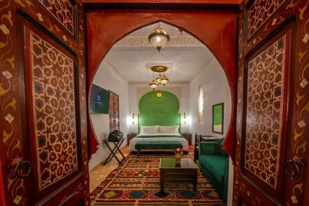 Junior Tek Büyük veya İki Ayrı Yataklı Oda