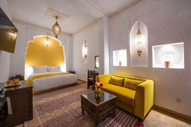 Junior Tek Büyük veya İki Ayrı Yataklı Oda