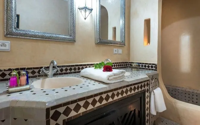 Luxury Tek Büyük Yataklı Oda