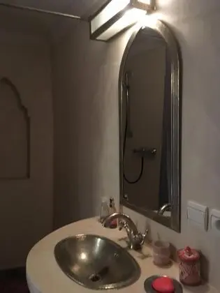 Standard Tek Büyük Yataklı Oda (Niaamat Allah)