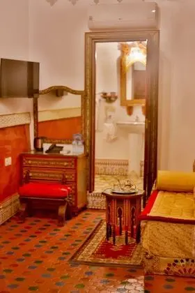 Junior Üç Kişilik Oda, Özel Banyo, Kule
