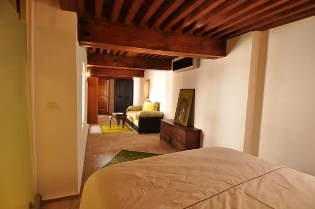 Romantic Oda, Asma Kat