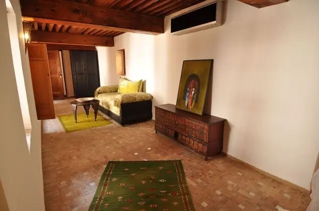 Romantic Oda, Asma Kat