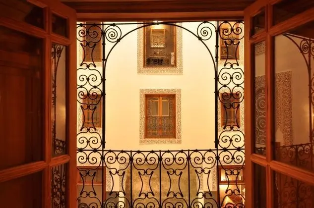 Romantic Oda, Asma Kat