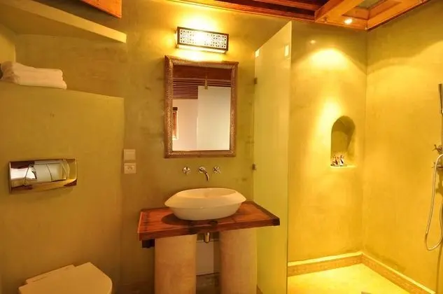 Romantic Oda, Asma Kat