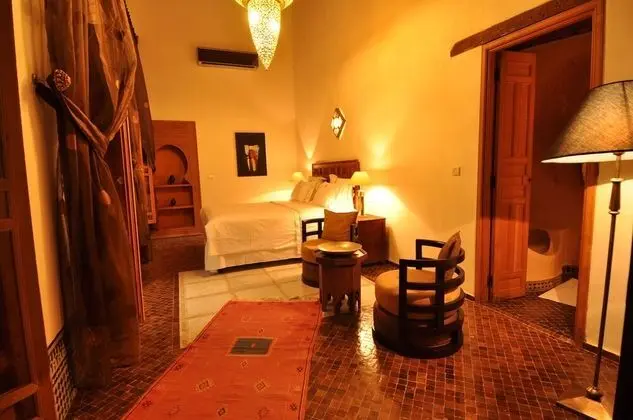 Romantic Tek Büyük Yataklı Oda (Zaina)