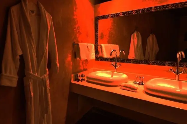 Romantic Tek Büyük Yataklı Oda (Zaina)