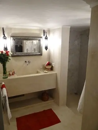 Comfort Tek Büyük Yataklı Oda, Özel Banyo (JININA)