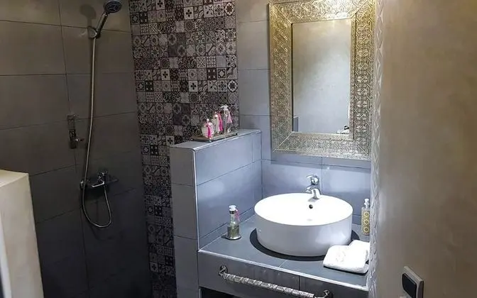 Comfort Tek Büyük Yataklı Oda (Kahina)