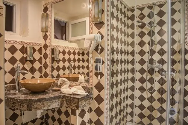 Standard Tek Büyük veya İki Ayrı Yataklı Oda