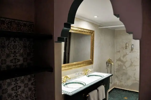 Romantic Süit (Zamarad)