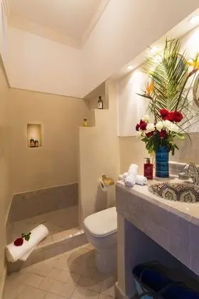 Tek Büyük Yataklı Oda (The Green Room)