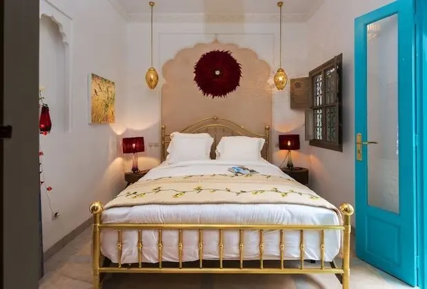 Tek Büyük Yataklı Oda (The Red Room)