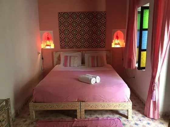 Comfort Tek Büyük veya İki Ayrı Yataklı Oda (Rose)