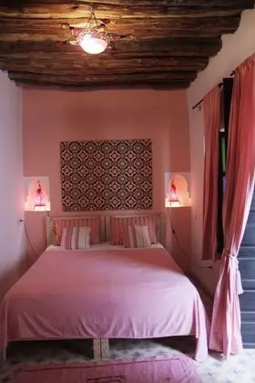 Comfort Tek Büyük veya İki Ayrı Yataklı Oda (Rose)