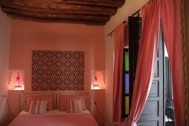 Comfort Tek Büyük veya İki Ayrı Yataklı Oda (Rose)