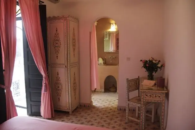 Comfort Tek Büyük veya İki Ayrı Yataklı Oda (Rose)