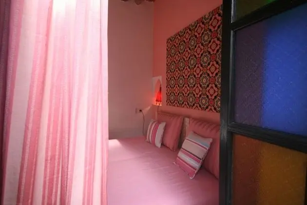 Comfort Tek Büyük veya İki Ayrı Yataklı Oda (Rose)