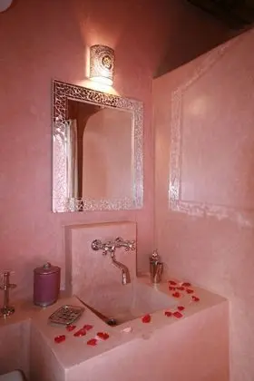 Comfort Tek Büyük veya İki Ayrı Yataklı Oda (Rose)