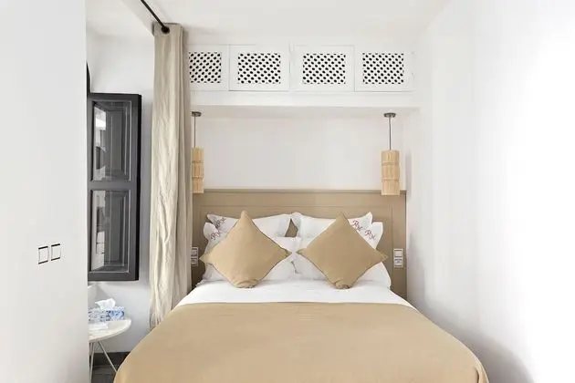 Premium Tek Büyük Yataklı Oda, Banyolu/Duşlu (Emeraude)