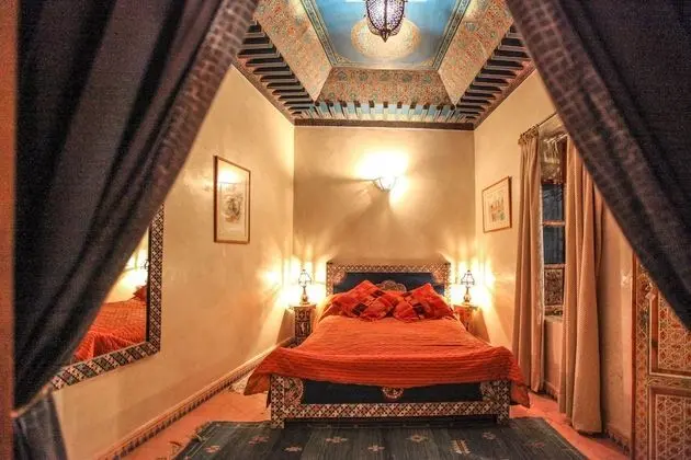 Tek Büyük Yataklı Oda, Havuz Manzaralı (Bleue)