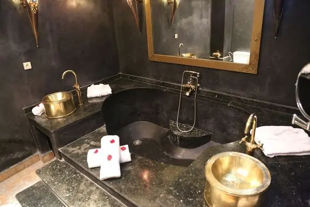 Junior Süit, Sigara İçilmez, Avlu Manzaralı