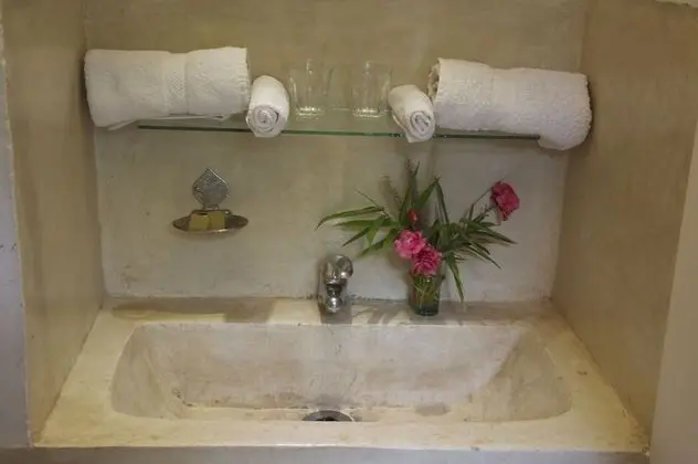 Tek Büyük veya İki Ayrı Yataklı Oda (Zitouni)