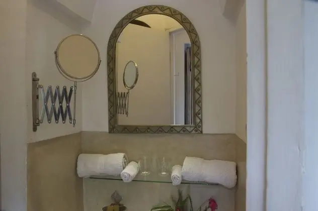 Tek Büyük veya İki Ayrı Yataklı Oda (Zitouni)