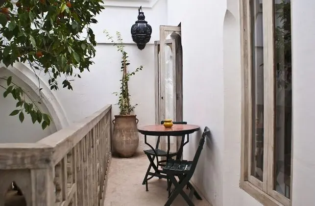 Tek Büyük veya İki Ayrı Yataklı Oda (Zitouni)