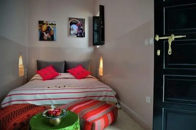 Tek Büyük Yataklı Oda (Rouge)